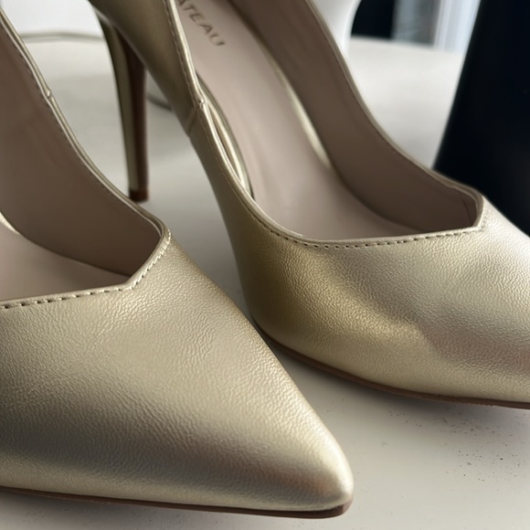 Golden heels, brand new - Picture 2 of 4
